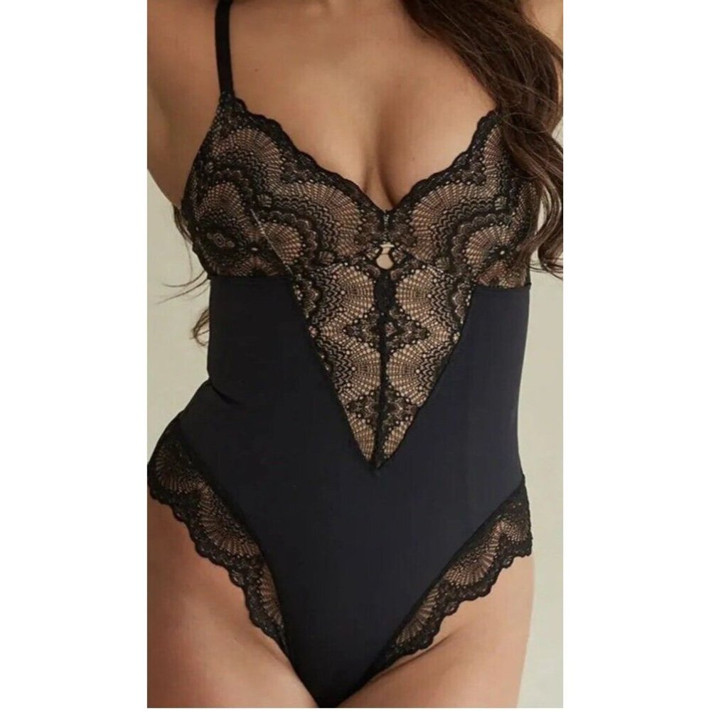 Pinsy Sz L Sculpting Lace Shapewear Bodysuit New NWT black